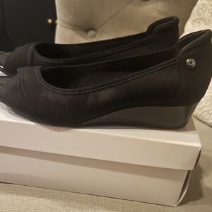 Anne Klein Black Wedge Shoes Sleek Minimalist Design